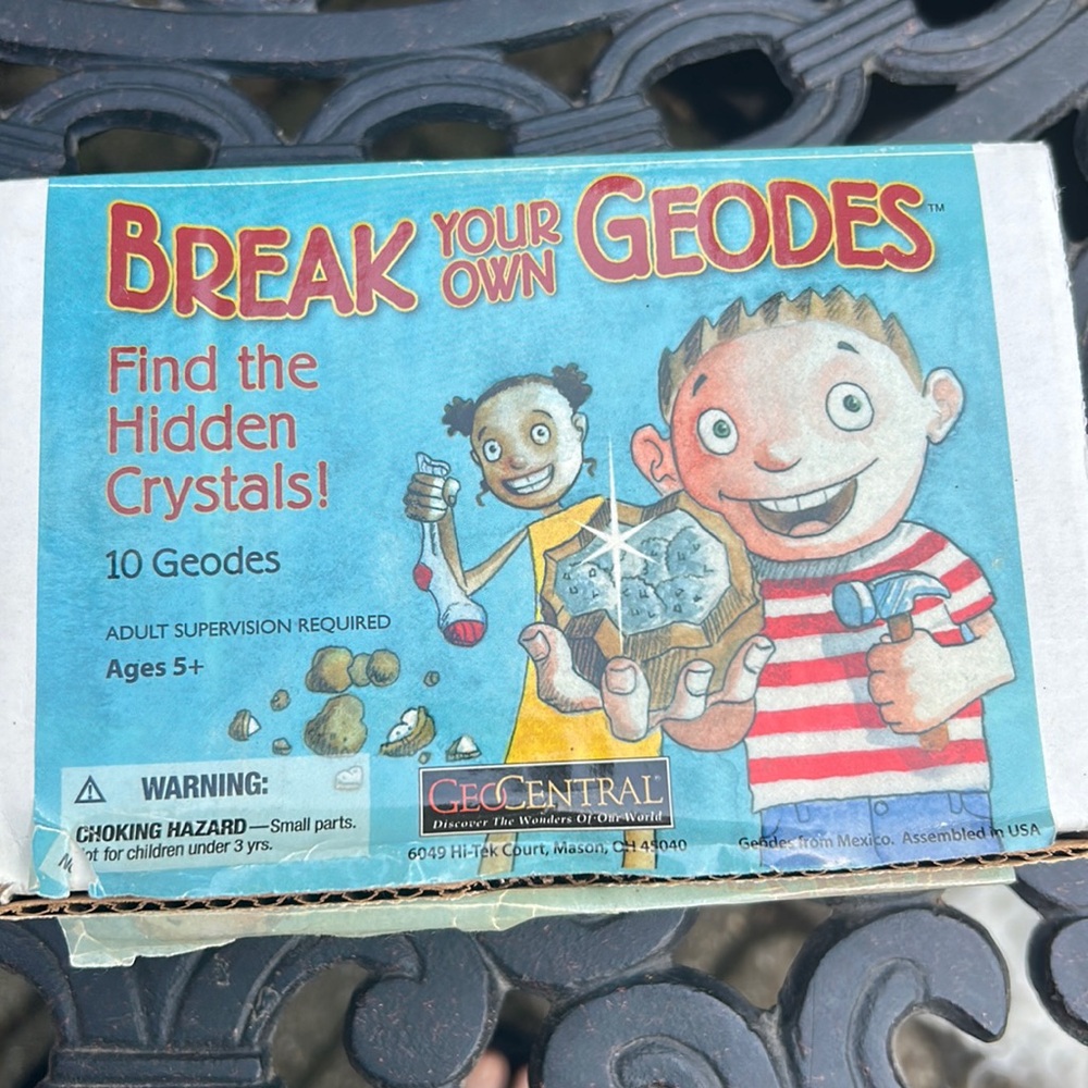 Break the Geodes rocks Six geodes inside box .